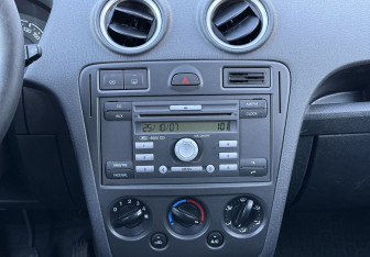 Подержанный автомобиль Ford Fusion 2007 года (12 фото)