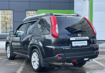 Подержанный автомобиль Nissan X-Trail 2011 года (7 фото)