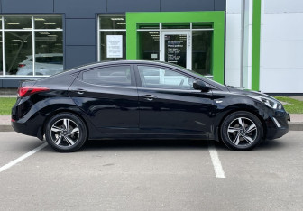 Подержанный автомобиль Hyundai Elantra Sedan 2014 года (4 фото)