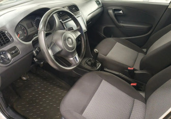 Подержанный автомобиль Volkswagen Polo Sedan 2011 года (9 фото)