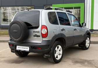 Подержанный автомобиль Chevrolet Niva 2015 года (5 фото)