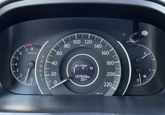 Подержанный автомобиль Honda CR-V 2013 года (12 фото)