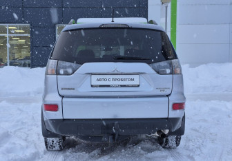 Подержанный автомобиль Mitsubishi Outlander 2011 года (6 фото)