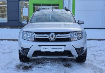 Подержанный автомобиль Renault Duster 2017 года (2 фото)
