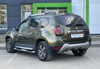 Подержанный автомобиль Renault Duster 2015 года (7 фото)