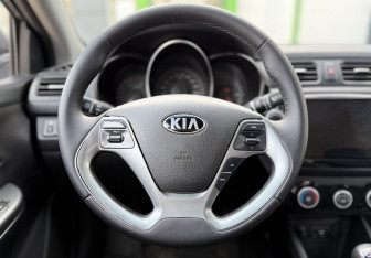 Подержанный автомобиль Kia Rio Sedan 2016 года (17 фото)