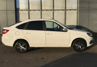 Подержанный автомобиль LADA (ВАЗ) Granta Liftback 2023 года (4 фото)