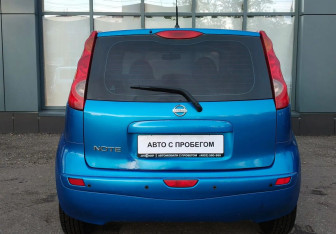 Подержанный автомобиль Nissan Note 2007 года (7 фото)