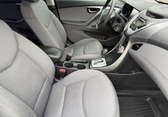 Подержанный автомобиль Hyundai Elantra Sedan 2010 года (10 фото)
