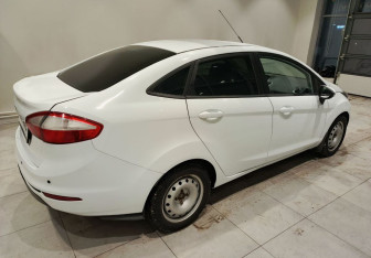 Подержанный автомобиль Ford Fiesta Sedan 2016 года (4 фото)