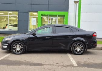 Подержанный автомобиль Ford Mondeo Sedan 2013 года (8 фото)
