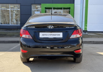 Подержанный автомобиль Hyundai Solaris Sedan 2013 года (6 фото)