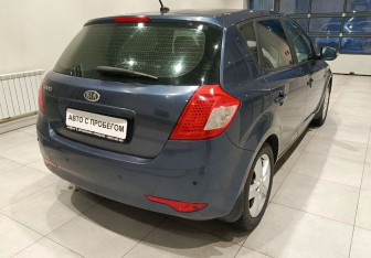 Подержанный автомобиль Kia Ceed Hatchback 2011 года (6 фото)
