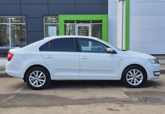 Подержанный автомобиль Skoda Rapid Liftback 2015 года (4 фото)