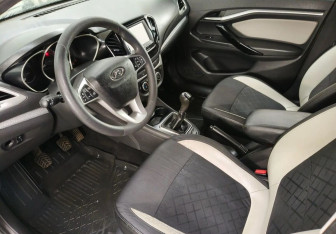 Подержанный автомобиль LADA (ВАЗ) Vesta Wagon 2017 года (9 фото)