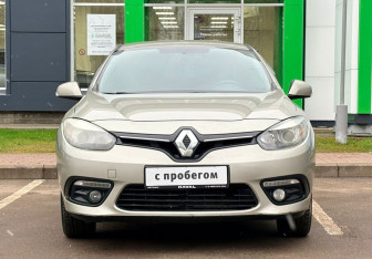 Подержанный автомобиль Renault Fluence 2013 года (2 фото)
