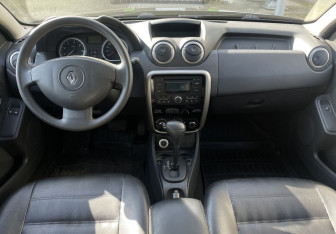 Подержанный автомобиль Renault Duster 2014 года (9 фото)