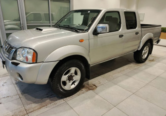 Подержанный автомобиль Nissan NP300 2012 года (3 фото)
