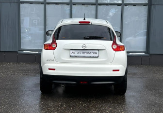 Подержанный автомобиль Nissan Juke 2012 года (8 фото)