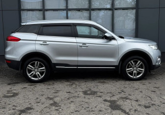 Подержанный автомобиль Geely Atlas 2018 года (5 фото)