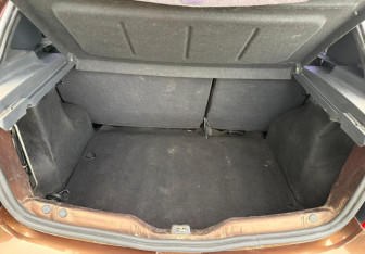 Подержанный автомобиль Renault Sandero 2013 года (14 фото)