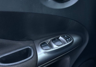 Подержанный автомобиль Nissan Juke 2012 года (16 фото)