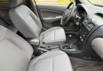 Подержанный автомобиль Nissan Almera Classic 2011 года (10 фото)