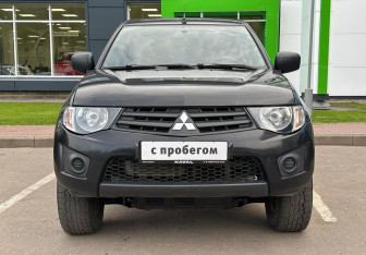 Подержанный автомобиль Mitsubishi L200 2015 года (2 фото)