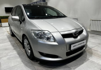 Подержанный автомобиль Toyota Auris Hatchback 2008 года (3 фото)