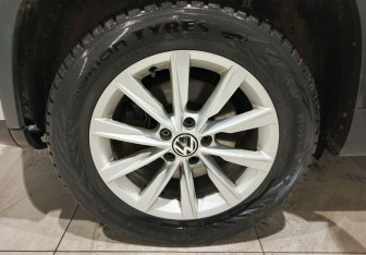 Подержанный автомобиль Volkswagen Tiguan 2014 года (11 фото)