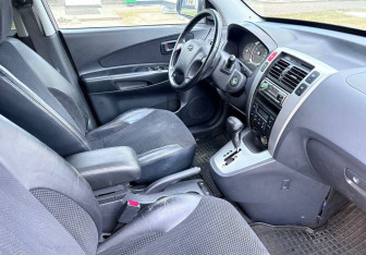 Подержанный автомобиль Hyundai Tucson 2007 года (9 фото)
