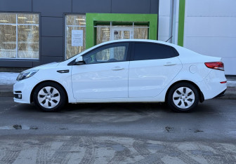 Подержанный автомобиль Kia Rio Sedan 2016 года (8 фото)