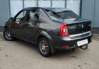 Подержанный автомобиль Renault Logan Sedan 2010 года (8 фото)