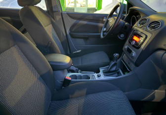 Подержанный автомобиль Ford Focus Wagon 2010 года (10 фото)