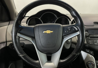 Подержанный автомобиль Chevrolet Cruze Sedan 2013 года (13 фото)