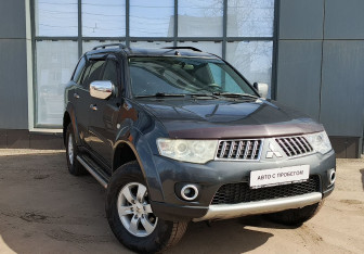 Подержанный автомобиль Mitsubishi Pajero Sport 2010 года (3 фото)
