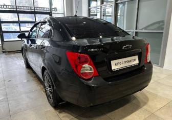 Подержанный автомобиль Chevrolet Aveo Sedan 2012 года (5 фото)