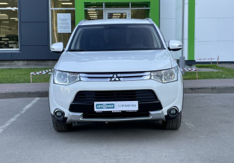 Подержанный автомобиль Mitsubishi Outlander 2014 года (2 фото)