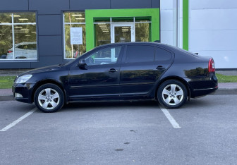 Подержанный автомобиль Skoda Octavia Liftback 2011 года (8 фото)