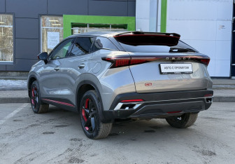 Подержанный автомобиль Omoda C5 2023 года (7 фото)