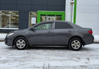 Подержанный автомобиль Toyota Corolla Sedan 2007 года (8 фото)