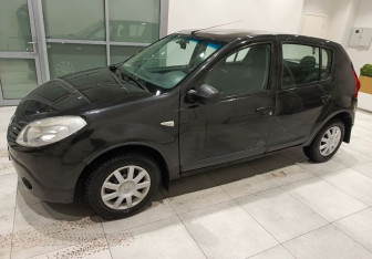 Подержанный автомобиль Renault Sandero 2012 года (5 фото)
