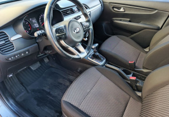 Подержанный автомобиль Kia Rio Sedan 2017 года (10 фото)