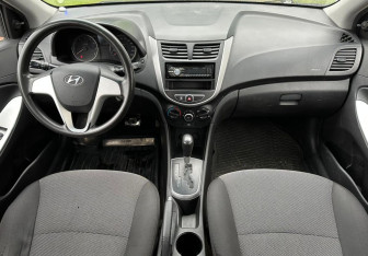 Подержанный автомобиль Hyundai Solaris Hatchback 2012 года (9 фото)