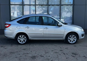 Подержанный автомобиль LADA (ВАЗ) Granta Liftback 2015 года (7 фото)