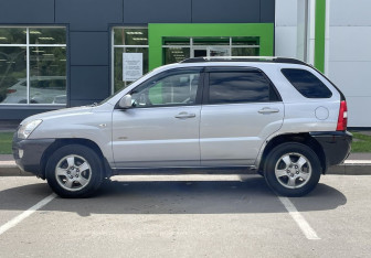 Подержанный автомобиль Kia Sportage 2006 года (8 фото)