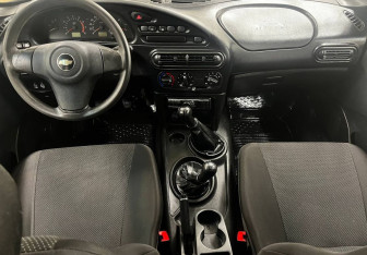 Подержанный автомобиль Chevrolet Niva 2011 года (9 фото)