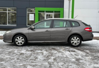Подержанный автомобиль Renault Laguna Wagon 2008 года (8 фото)