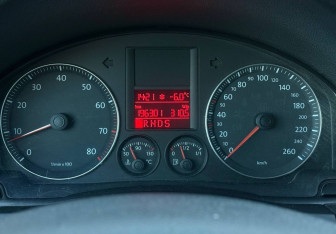 Подержанный автомобиль Volkswagen Jetta Sedan 2009 года (12 фото)