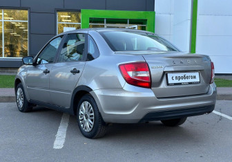 Подержанный автомобиль LADA (ВАЗ) Granta Sedan 2021 года (7 фото)